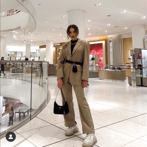 Suit (storets) - Picture 9 of 9